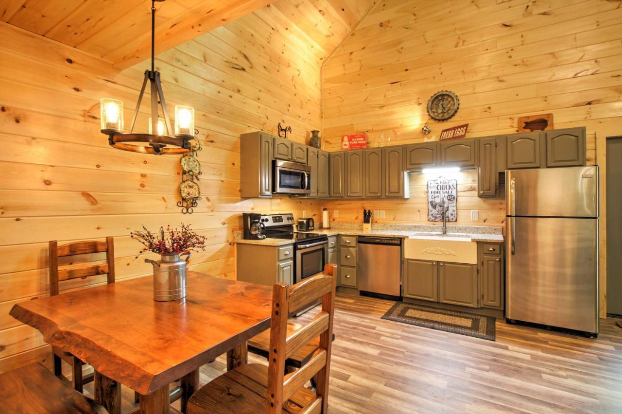 Gatlinburg Cabin With Hot Tub 5 Mi To Downtown Exterior photo